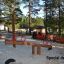 Gungbräda Seesaw Nature på lekplats i skogsmiljö.