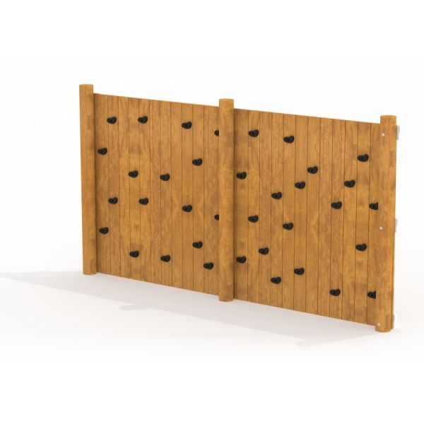 Träklättringsvägg för barn utomhus.