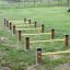 Agility Mini Jump Bars på en lekplats.