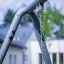 Metallram av en gunga Metal Swing Frame 2+1+1 (BNS 90) i närbild.