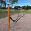 Träningsutrustning med Battle Rope för utomhusbruk på en park.