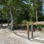 Träningsutrustning Battle Rope Workout Set utomhus i en park.