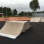 Skateramp Quarter Pipe Dubbel på utomhus lekplats.
