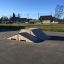 Skateboard ramp Kombination 16 på asfalt under klarblå himmel i bostadsområde.