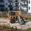 Lekplatsutrustning Klätterkiosk Natur med rutschkana i bostadsområde.