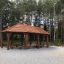 Träpaviljong Grillhus Natur i en skog.