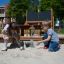 Barn leker i Sandlåda 3x3m med sandbord.