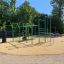 Utomhus gymutrustning för träning från Tressfit i en solig park.