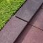 Rubber Tiles 55 skyddande gummiplattor för lekplatsgolv i mörkröd färg.
