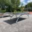 Utomhus bordtennisbord i parkområde.