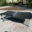 Modern minimalistisk pingisbord, Bordtennisbord Organic i parkomgivning.