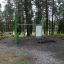 Grön Information Board NAF i en skogsmiljö.